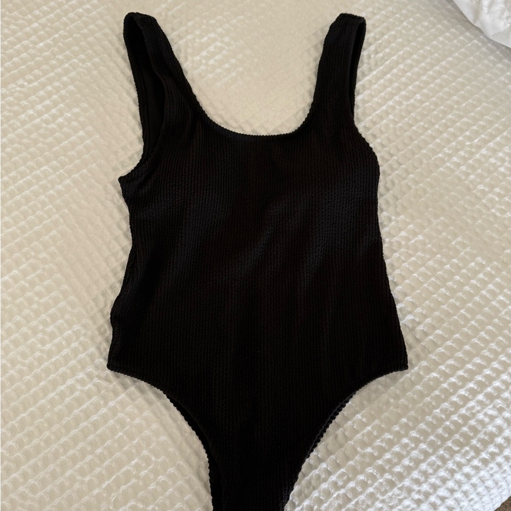 H&M NWOT Black Textured One-Piece Swimsuit